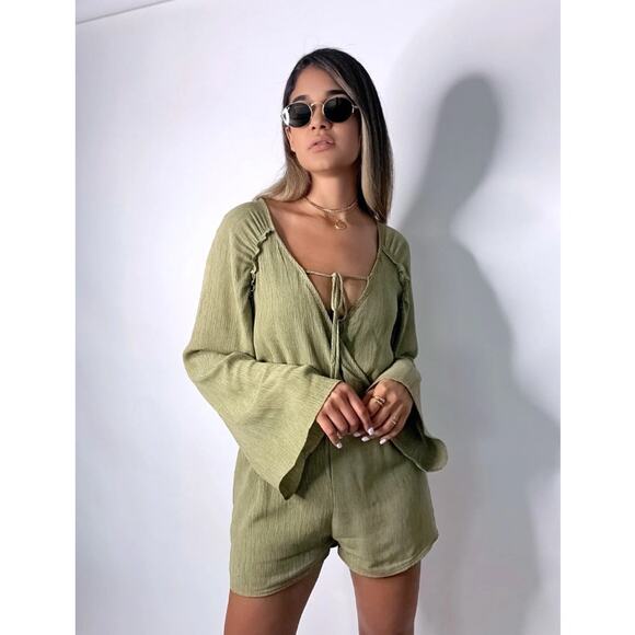 Green Romper Long Flare Sleeve Crinkle Texture Wrap Style - Picture 2 of 10